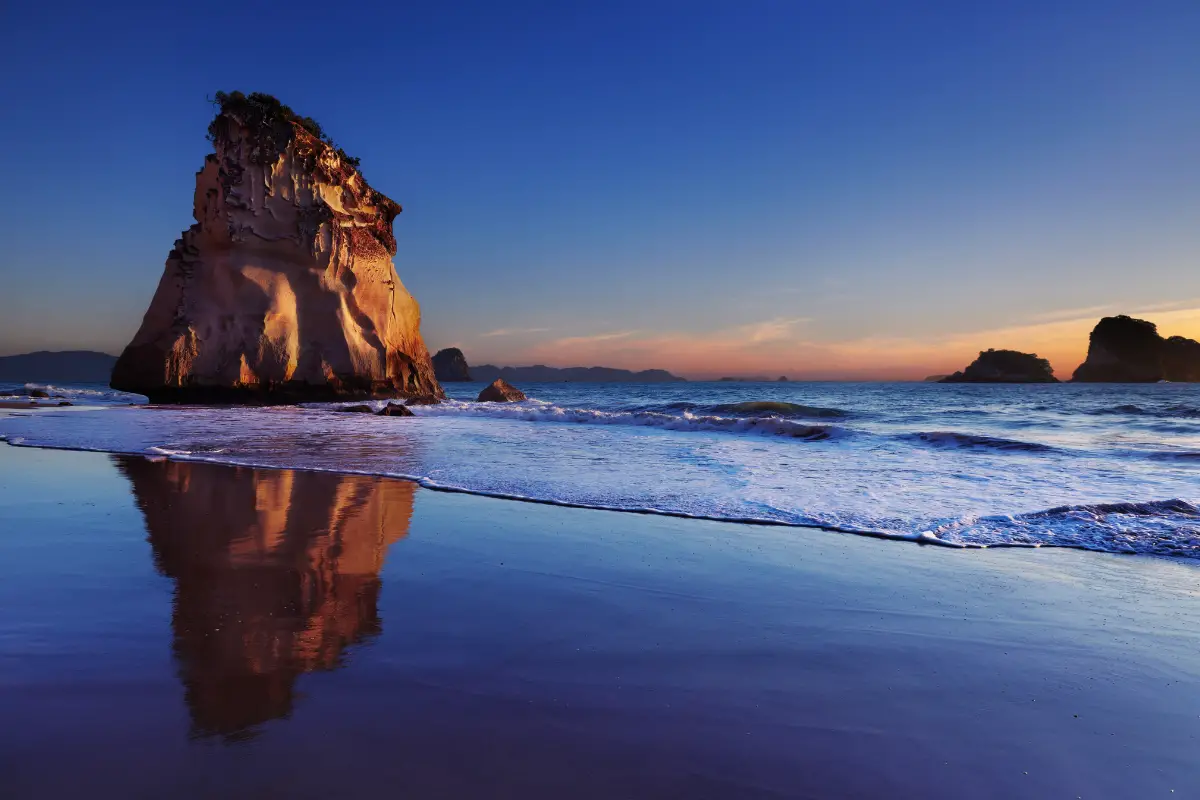 Cathedral Cove New Zealand (1)
